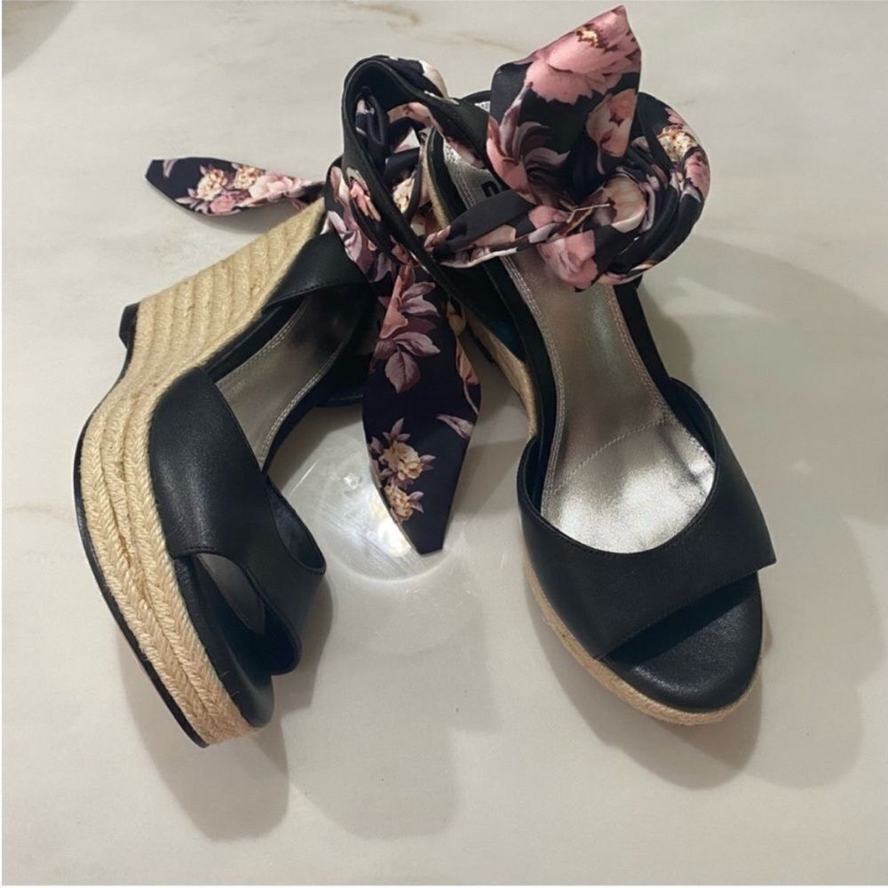 NWOB Paige Weslyn Wedge Sandals size 8.5